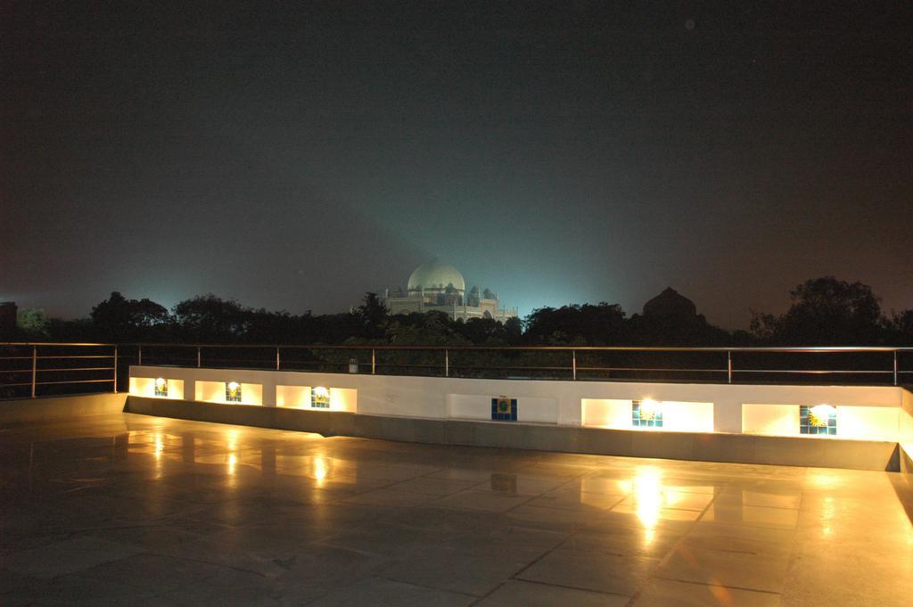 B Nineteen New Delhi Luaran gambar