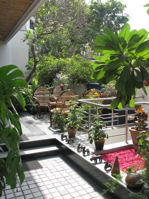 B Nineteen New Delhi Luaran gambar